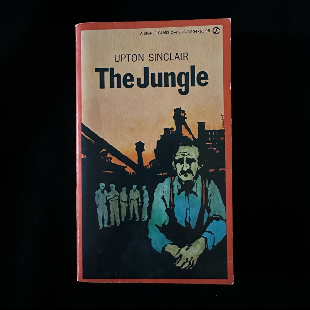 Vintage paperback.UPTON SINCLAIR The Jungle